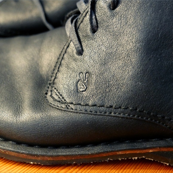 John Varvatos Black Leather Chukka - Picture 9 of 13